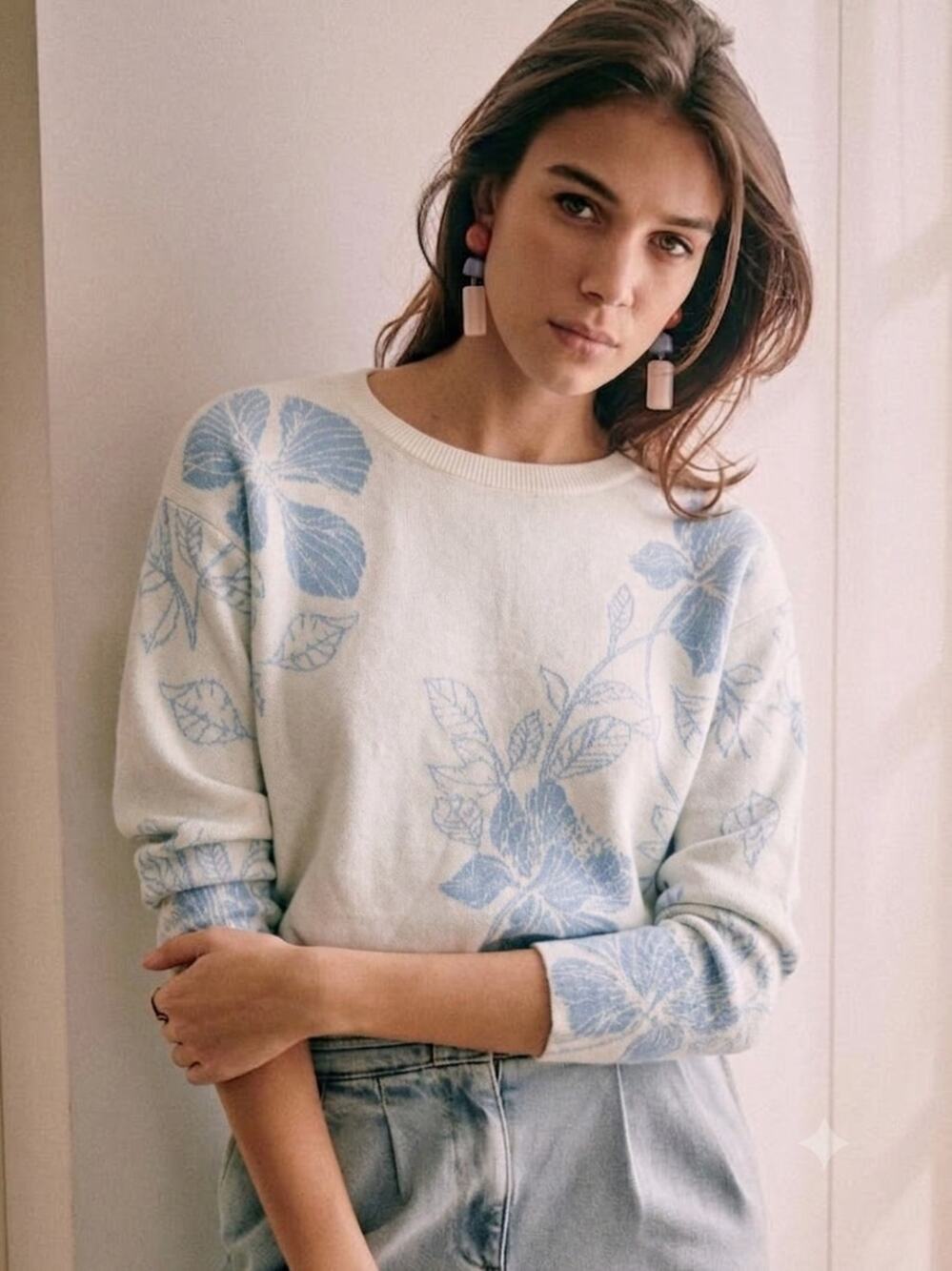 Tahari Womens M Ivory Novelty Blue Floral Pullover Sweater Coastal Feminine NWT